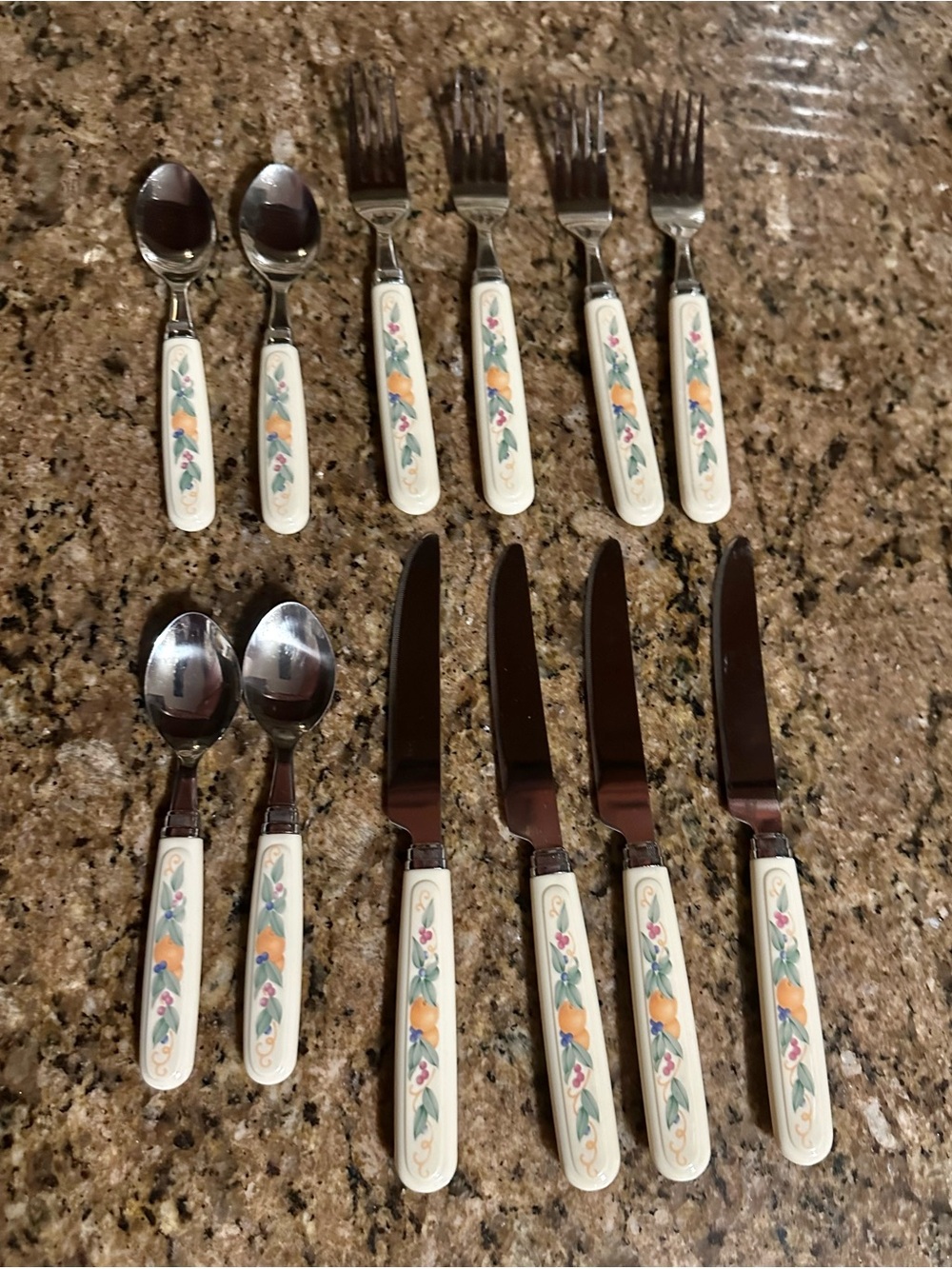 Corelle Abundance pattern Cutlery Set - 12-Piece Home Dining Flatware
